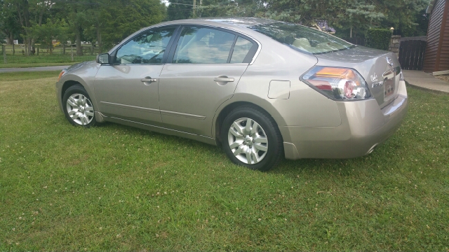 2012 Nissan Altima for sale at Clarks Auto Sales in Connersville IN