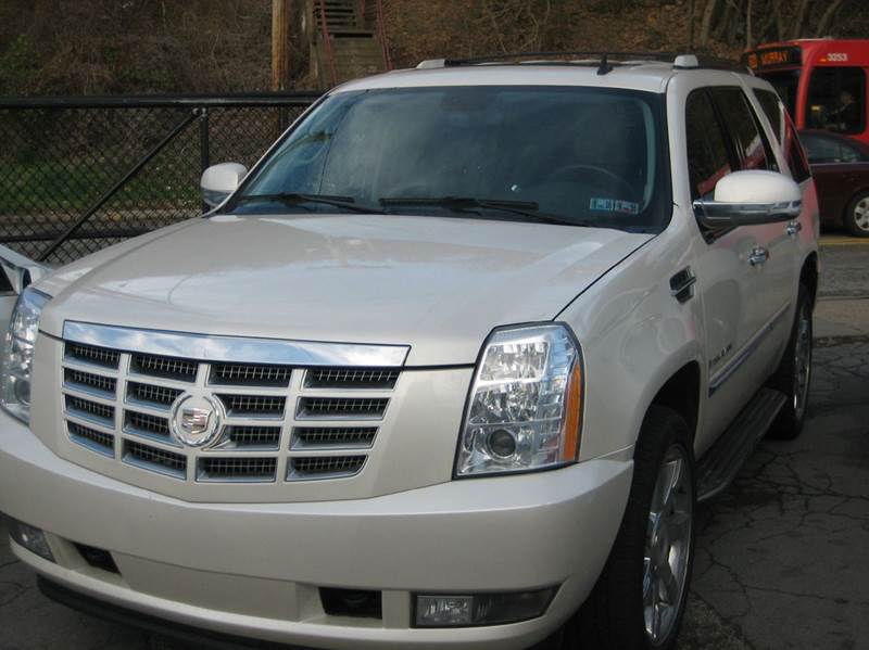 2009 Cadillac Escalade for sale at B. Fields Motors, INC in Pittsburgh PA