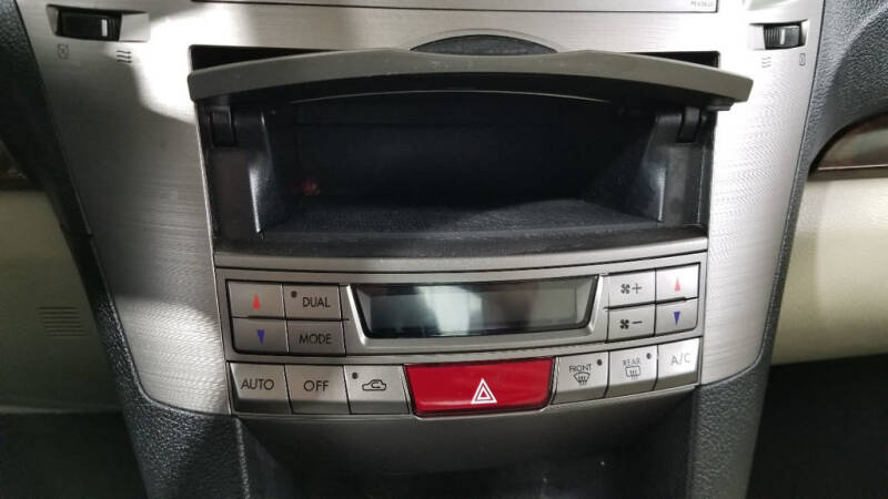 2013 Subaru Legacy 2.5i Limited (image 21)