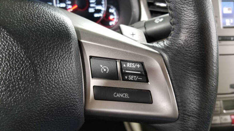 2013 Subaru Legacy 2.5i Limited (image 14)