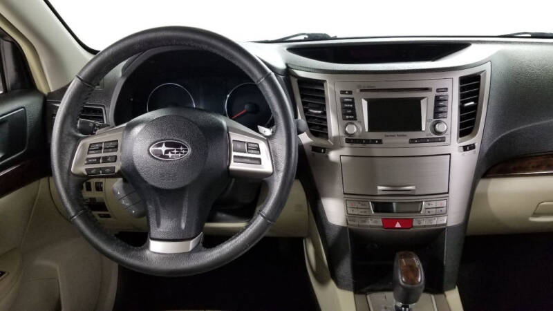 2013 Subaru Legacy 2.5i Limited (image 32)