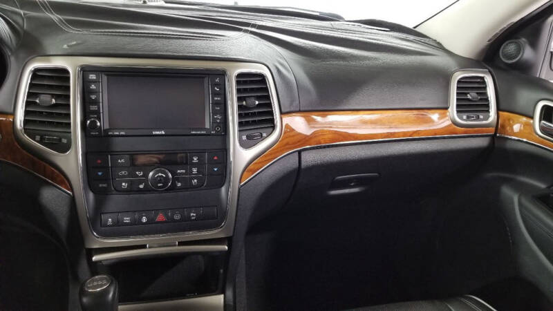 2012 Jeep Grand Cherokee (image 32)