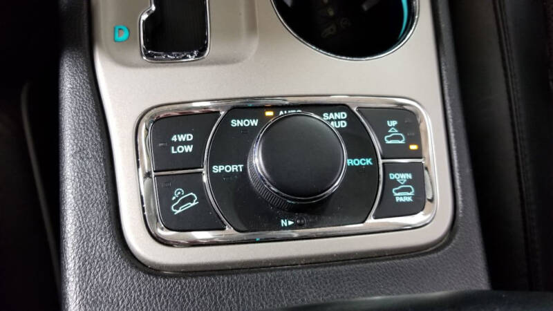 2012 Jeep Grand Cherokee (image 22)