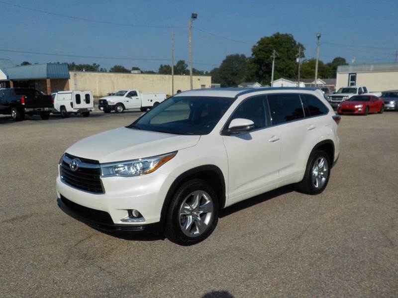 2015 Toyota Highlander for sale at Young's Motor Company Inc. in Benson NC