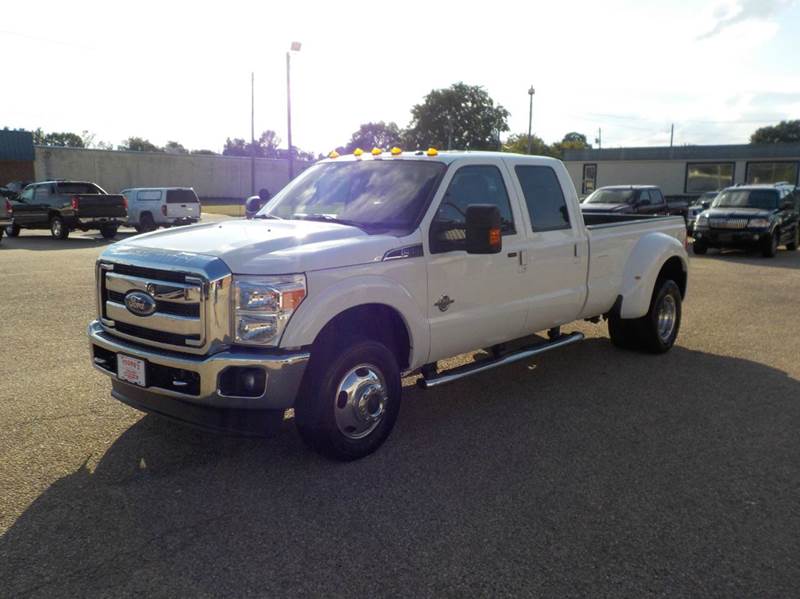 2011 Ford F-350 Super Duty for sale at Young's Motor Company Inc. in Benson NC