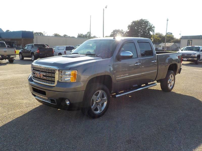 2013 GMC Sierra 2500HD for sale at Young's Motor Company Inc. in Benson NC