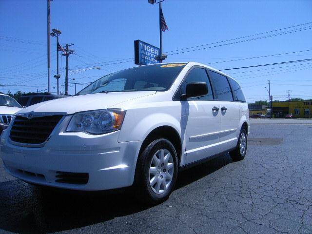2008 Chrysler Town and Country for sale at TIGER AUTO SALES INC in Redford MI