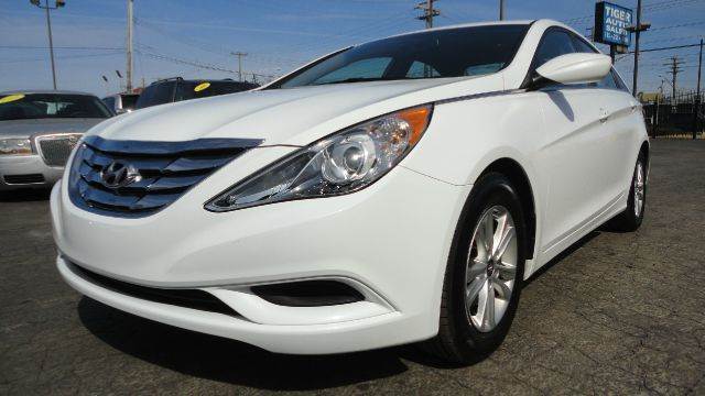 2013 Hyundai Sonata for sale at TIGER AUTO SALES INC in Redford MI