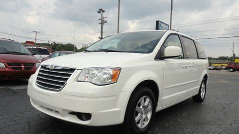 2008 Chrysler Town and Country for sale at TIGER AUTO SALES INC in Redford MI