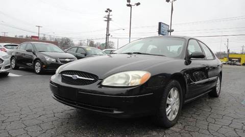 2003 Ford Taurus for sale at TIGER AUTO SALES INC in Redford MI