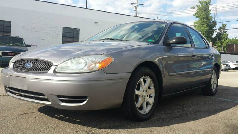 2006 Ford Taurus for sale at TIGER AUTO SALES INC in Redford MI