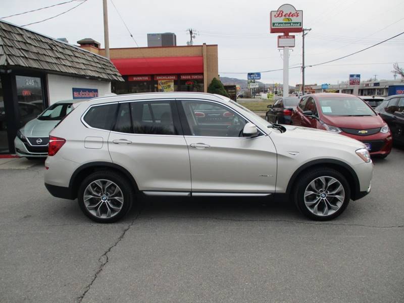 2017 BMW X3 xDrive28i (image 9)