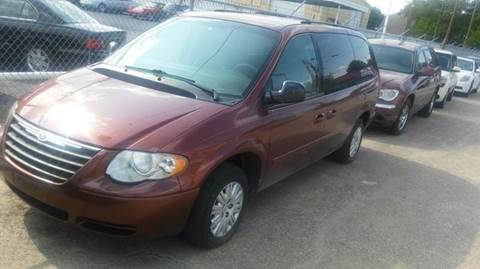 2007 Chrysler Town and Country for sale at DFW AUTO FINANCING LLC in Dallas TX
