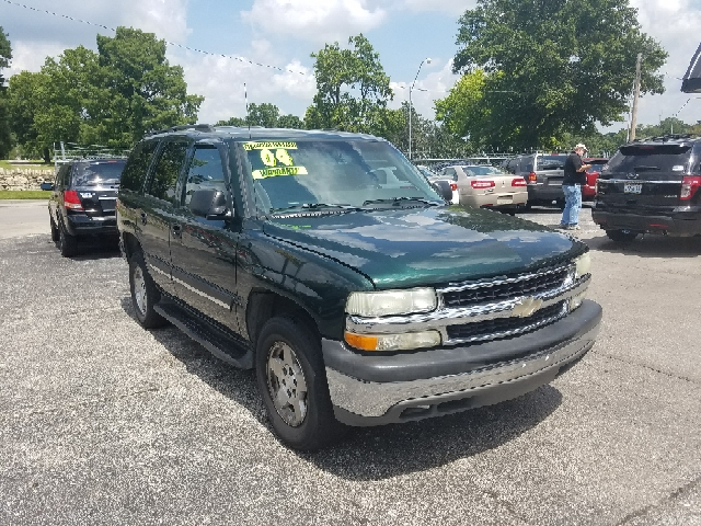 2004 Chevrolet Tahoe for sale at KINNICK AUTO CREDIT LLC in Kansas City MO