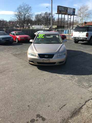 2007 Hyundai Sonata for sale at KINNICK AUTO CREDIT LLC in Kansas City MO