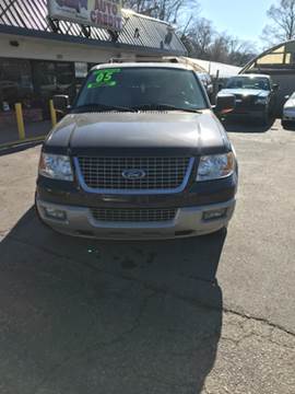 2005 Ford Expedition for sale at KINNICK AUTO CREDIT LLC in Kansas City MO