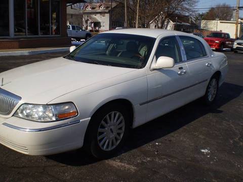 2003 Lincoln Town Car for sale at DTH FINANCE LLC in Toledo OH