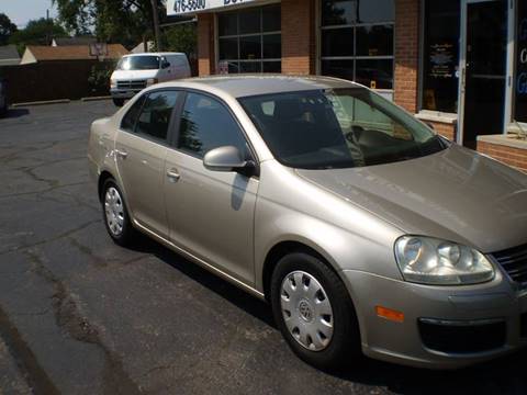 2005 Volkswagen Jetta for sale at DTH FINANCE LLC in Toledo OH