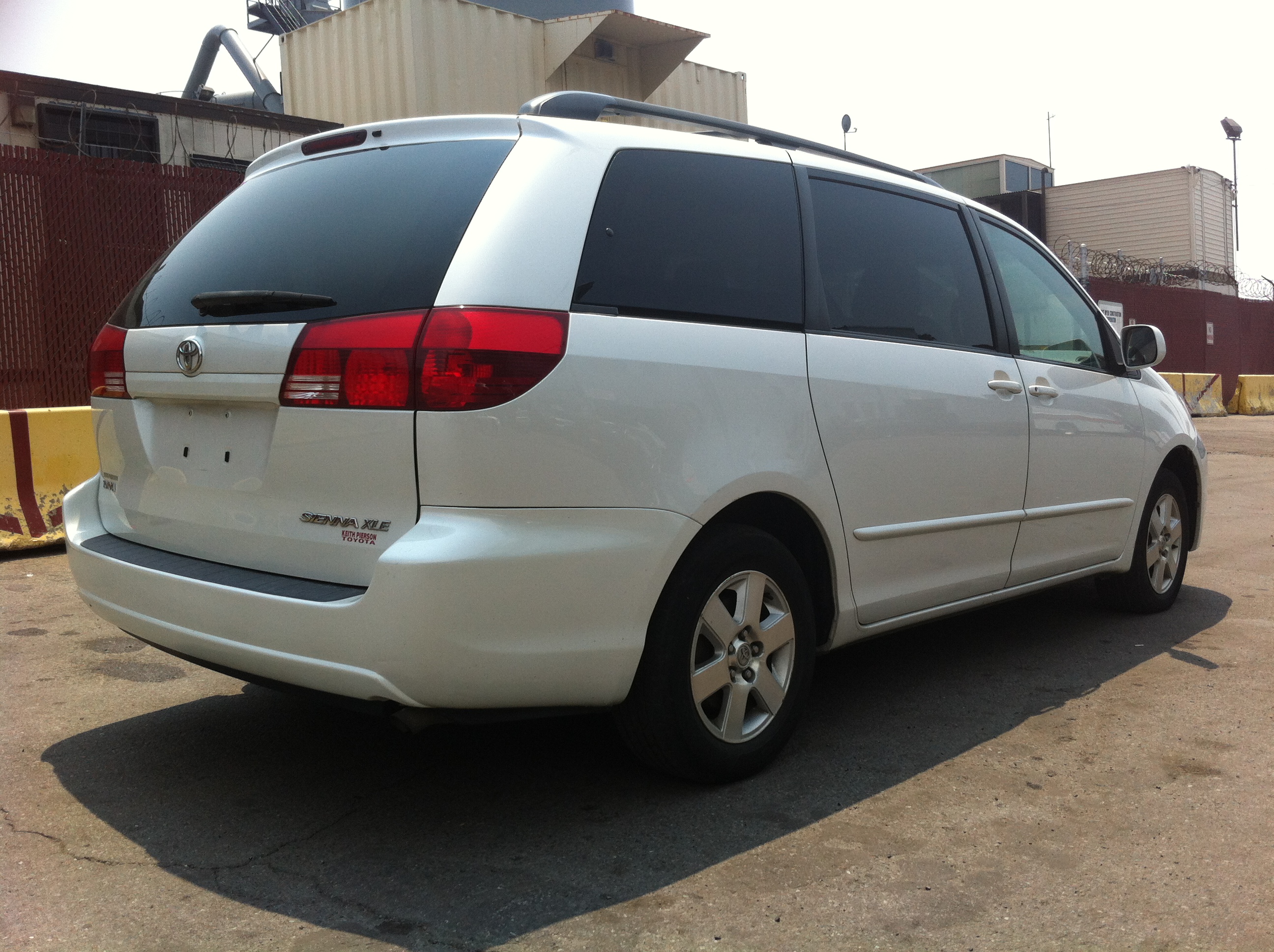 2004 Toyota Sienna Xle Tire Size