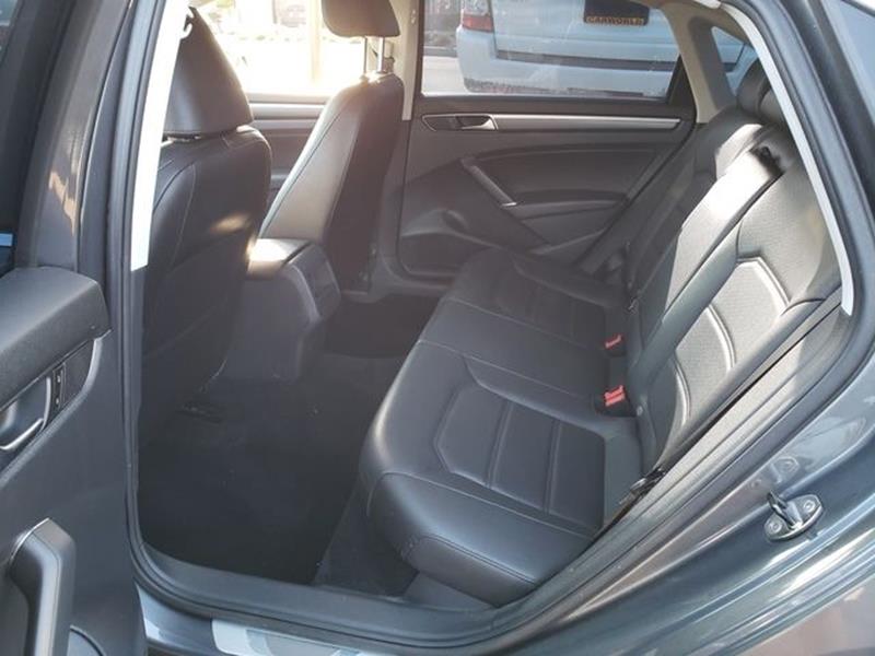 2017 Volkswagen Passat 1.8T R-Line