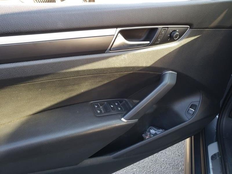 2017 Volkswagen Passat 1.8T R-Line