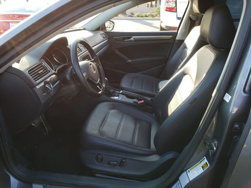 2017 Volkswagen Passat 1.8T R-Line