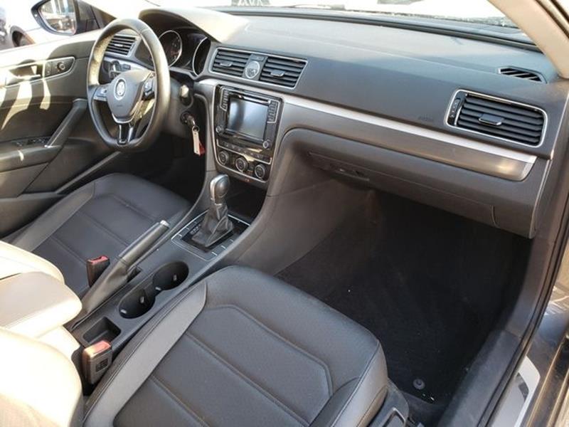 2017 Volkswagen Passat 1.8T R-Line