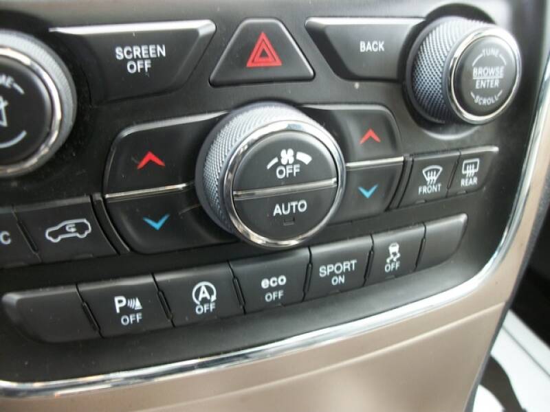 2016 Jeep Grand Cherokee (image 29)