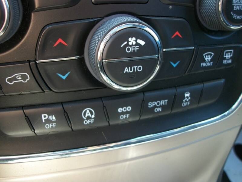2016 Jeep Grand Cherokee (image 47)