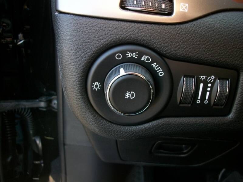 2020 Jeep Cherokee Limited (image 11)