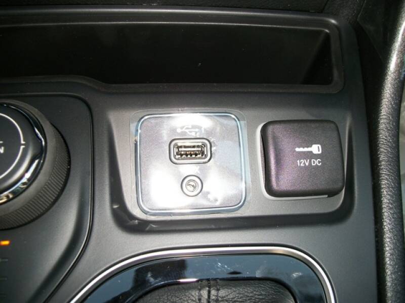 2020 Jeep Cherokee Limited (image 9)