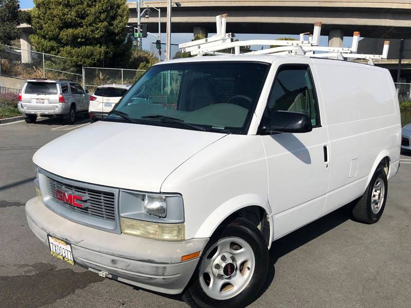 2005 GMC Safari Cargo