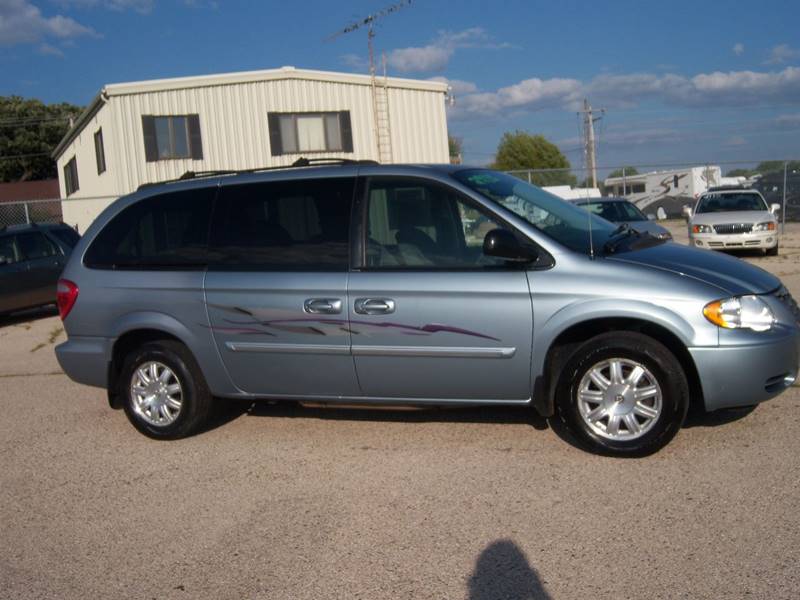 2005 Chrysler Town And Country Signature Series 4dr