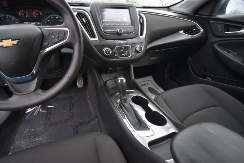 2016 Chevrolet Malibu LS (image 19)