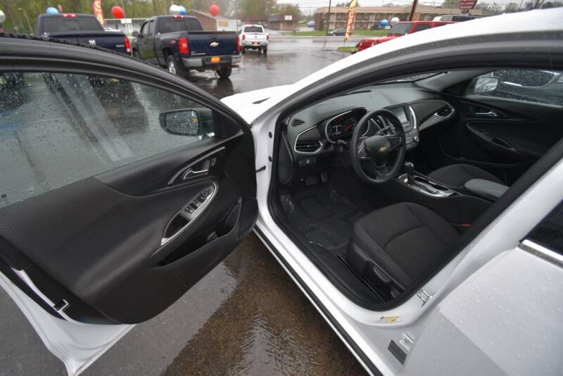 2016 Chevrolet Malibu LS (image 20)