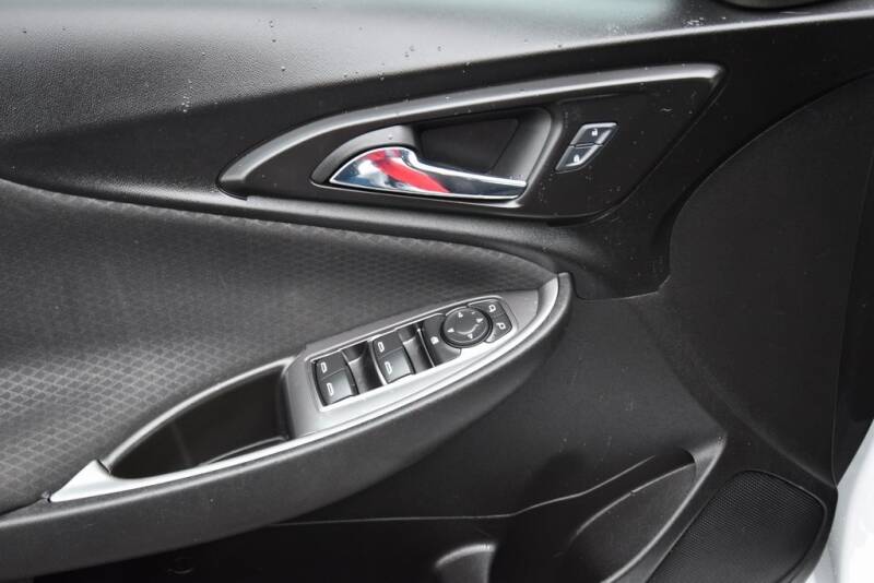 2016 Chevrolet Malibu LS (image 13)