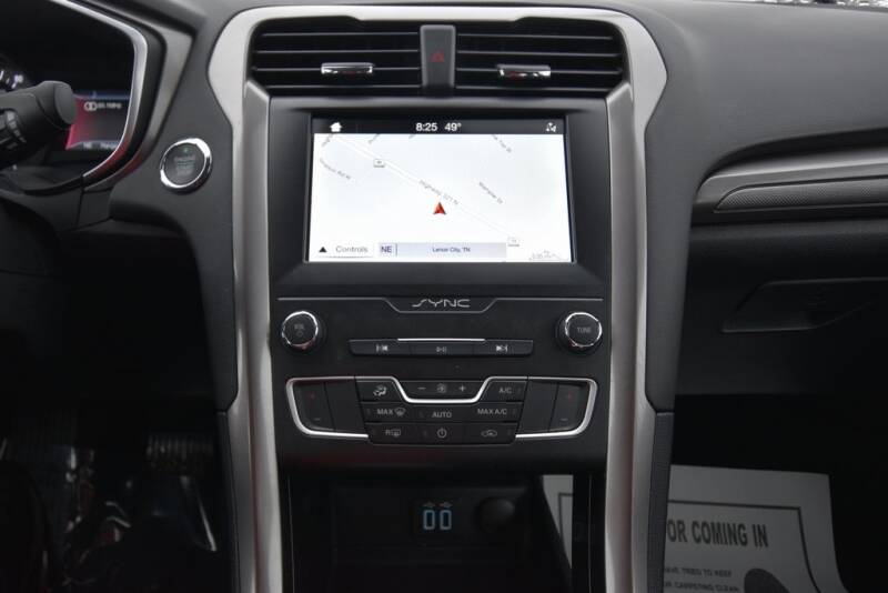 2019 Ford Fusion Hybrid SE (image 15)
