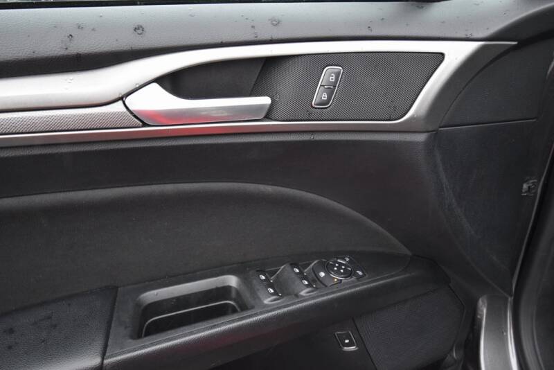 2019 Ford Fusion Hybrid SE (image 11)