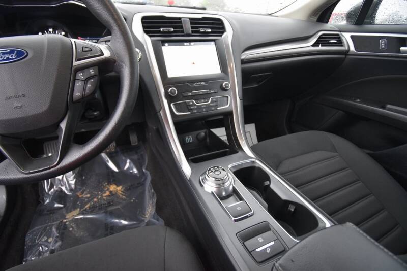 2019 Ford Fusion Hybrid SE (image 17)
