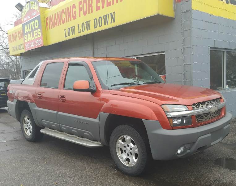 2002 Chevrolet Avalanche for sale at GREAT DEAL AUTO SALES in Center Line MI
