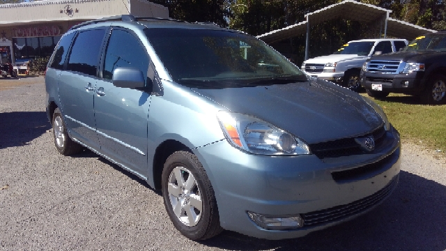 2004 Toyota Sienna for sale at Townsend Auto Mart in Millington TN