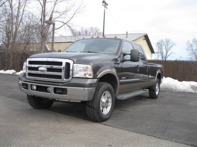 2006 Ford F-250 Super Duty for sale at GLOBAL AUTOMOTIVE in Grayslake IL