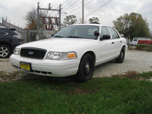 2009 Ford Crown Victoria for sale at GLOBAL AUTOMOTIVE in Grayslake IL