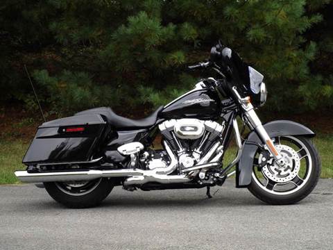 2011 Harley-Davidson Street Glide for sale at R & R AUTO SALES in Poughkeepsie NY