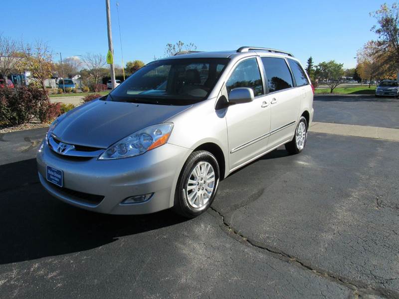 2010 Toyota Sienna for sale at MAIN STREET AUTO SALES in Neenah WI