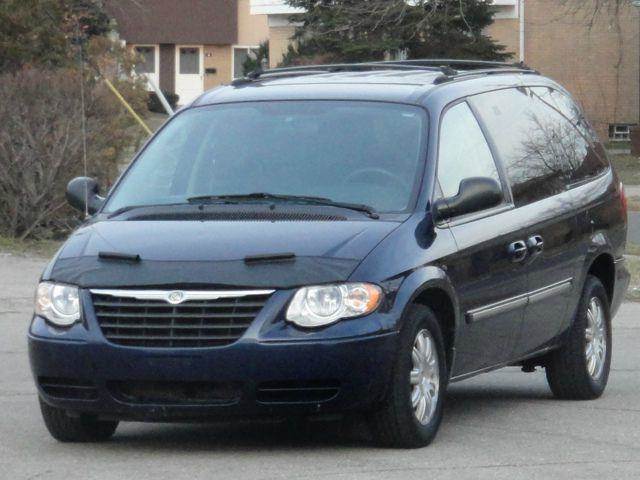2005 Chrysler Town and Country for sale at ELITE CARS OHIO LLC in Solon OH