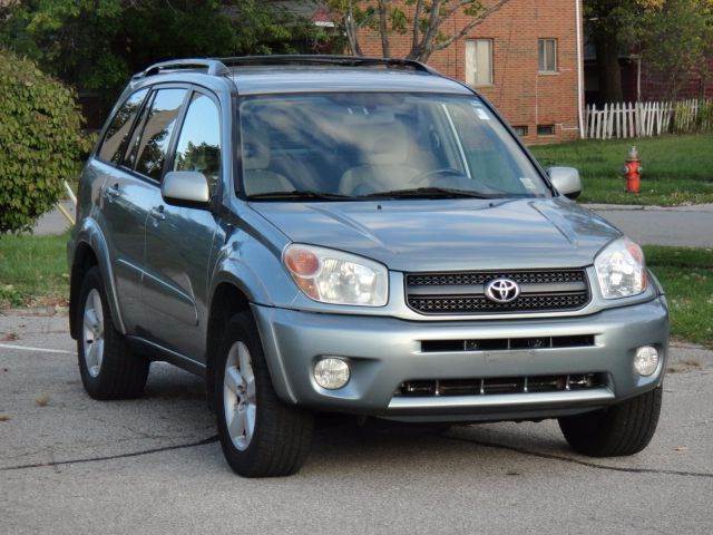 2005 Toyota RAV4 for sale at ELITE CARS OHIO LLC in Solon OH