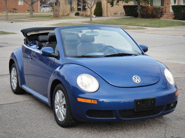 2008 Volkswagen New Beetle for sale at ELITE CARS OHIO LLC in Solon OH