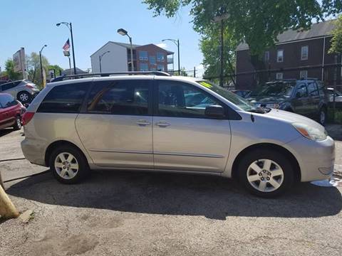 2004 Toyota Sienna for sale at AutoBank in Chicago IL