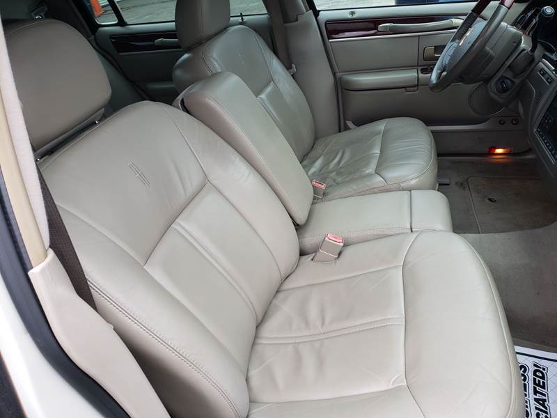 2005 Lincoln Town Car Signature Limited (image 10)